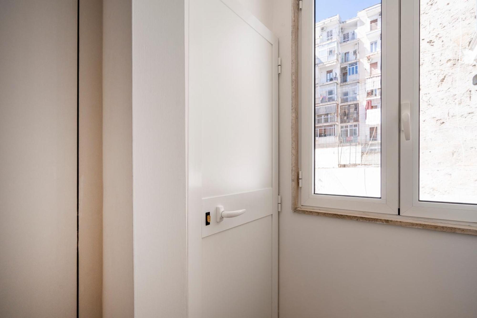 Room 4 - Lovely & Functional Studio Bari Luaran gambar